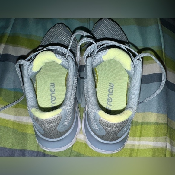 Nike Women's Renew Running Sneakers Gray Size 7 Gray light green white - Picture 4 of 7